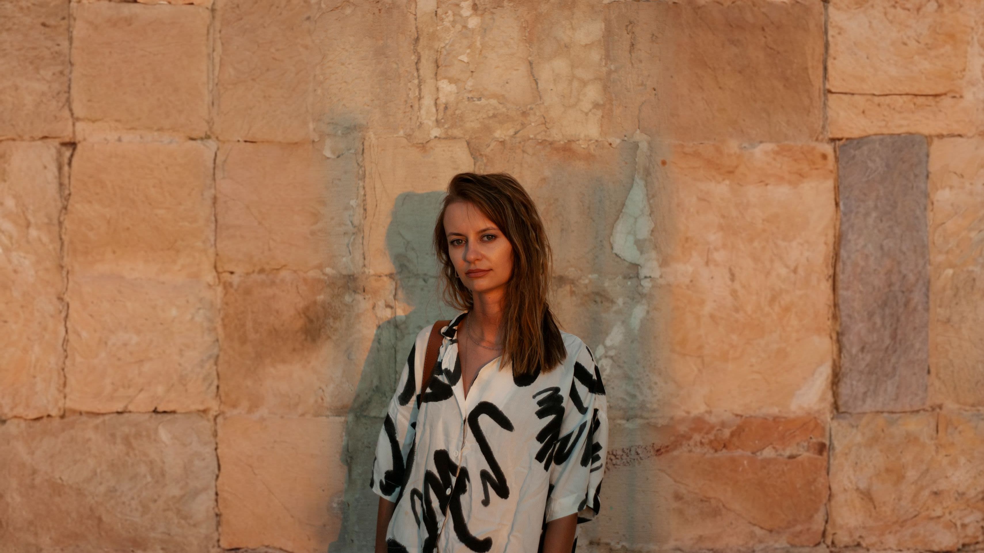 woman b_gen_fill new