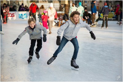kids ice skating