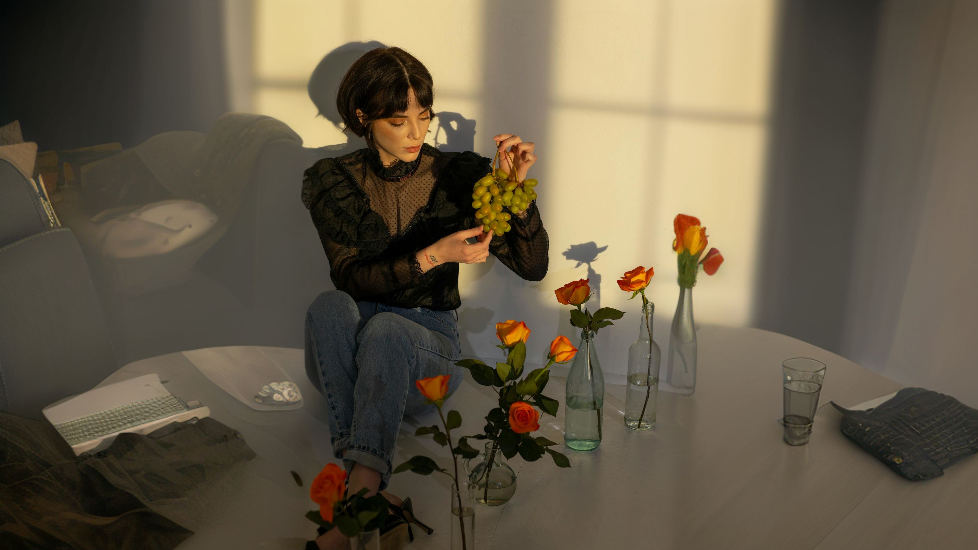 woman holding grapes b_gen_fill old