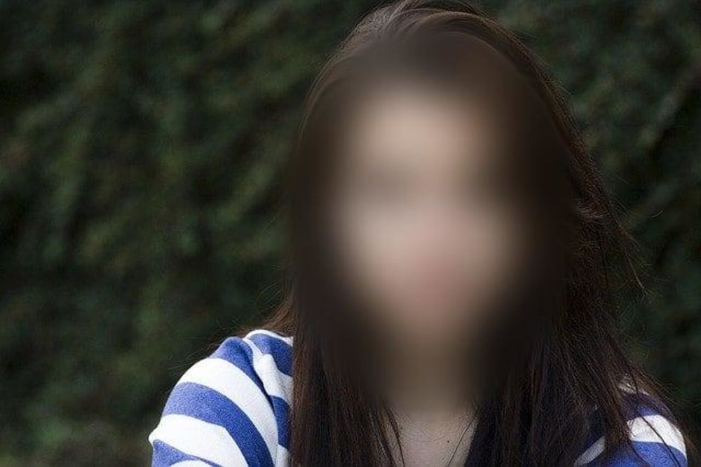 Image with automatically blurred face